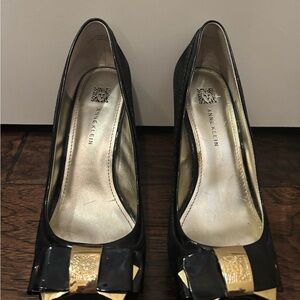 Anne Klein Elegant Black and Gold Heels